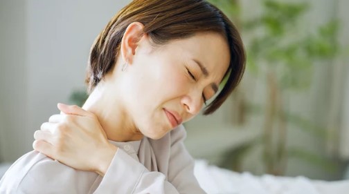 首の痛み｜寝違え｜ストレートネック｜横浜市｜鎌倉市｜巡る整体maru｜六層連動操法